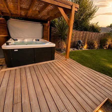 With Jacuzzi In Bassin D'arcachon, 15 Min From Pilat Villa Biganos