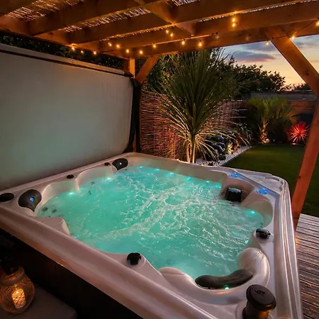 Villa With Jacuzzi In Bassin D'arcachon, 15 Min From Pilat Biganos